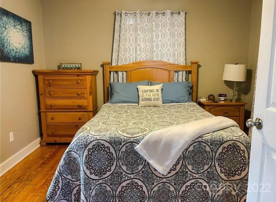 Charming Cottage In Morganton With Ample Parking ภายนอก รูปภาพ