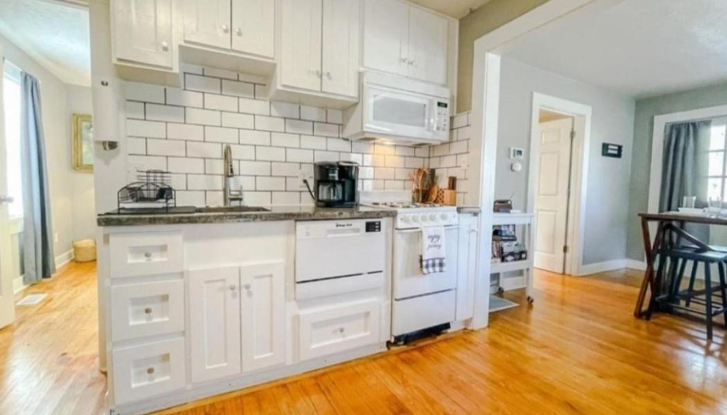 Charming Cottage In Morganton With Ample Parking ภายนอก รูปภาพ